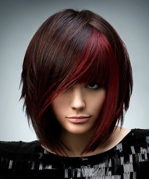 Coiffures pour femmes pour cheveux mi-longs pour un visage rond